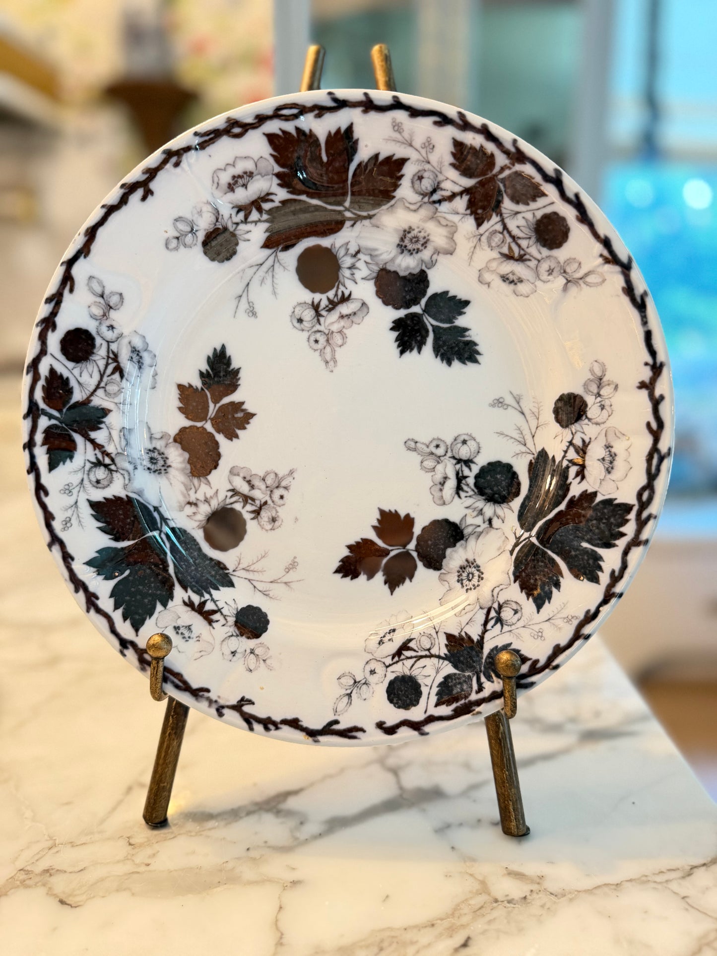 ANTIQUE ENGLISH BLACKBERRY BROWN TRANSFERWARE PLATE WITH COPPER LUSTRE, CIRCA 1840–1890