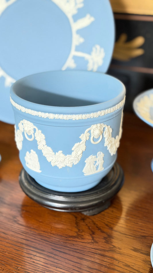 Vintage Wedgwood blue Jasperware cachepot with white lion masks, grapevine garlands and classical figures